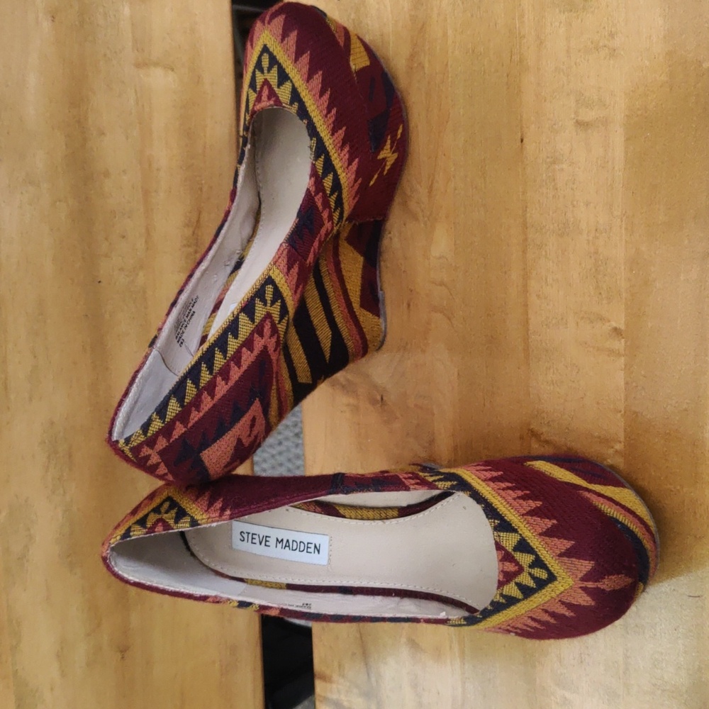 Steve Madden Pammyy wedge heels tweed Aztec multi color size 8.5